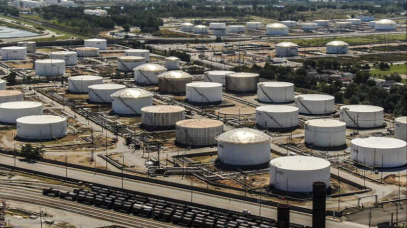 Запасы на&nbsp;исходе: нефтяные резервы США могут рухнуть до&nbsp;исторического минимума