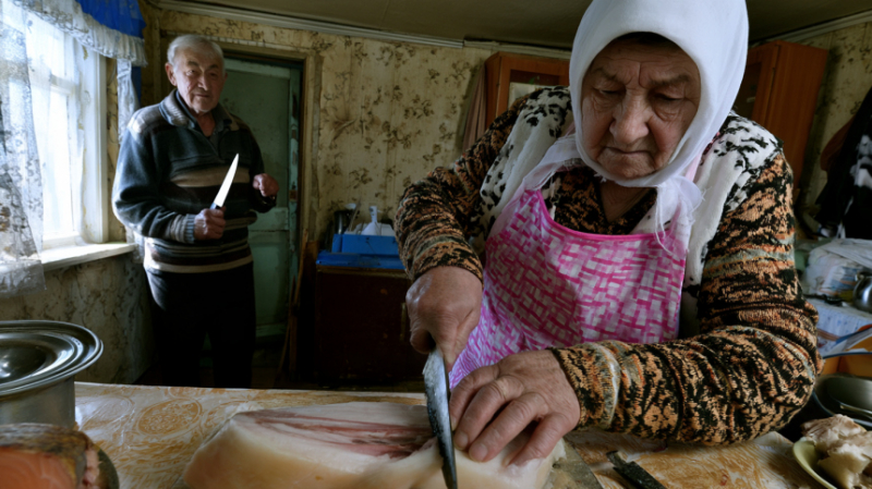 Ссора из-за нарезки сала закончилась убийством в&nbsp;Омской области