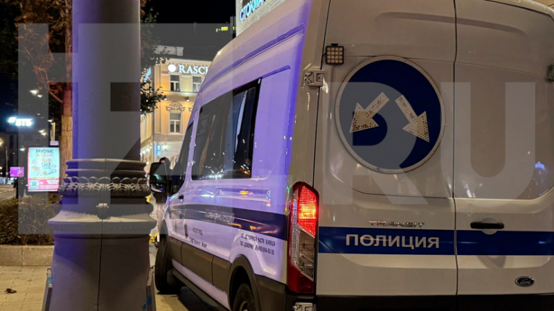 В центре Москвы мотоциклист сбил пешехода, его тут же переехало такси
